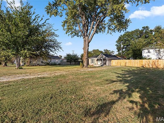 3rd image of 2704 Myrtle Ave