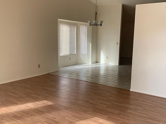 5th image of 700 S Sunfield Canyon Dr