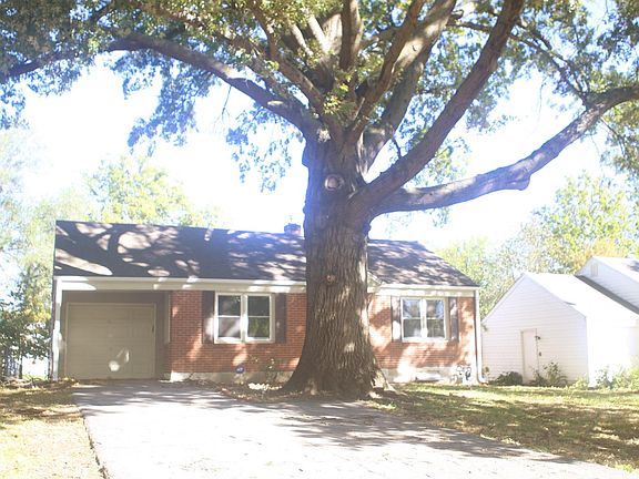 2nd image of 118 W Pocahontas Ln