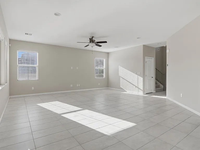 3158 Molinos Dr — Photo 15