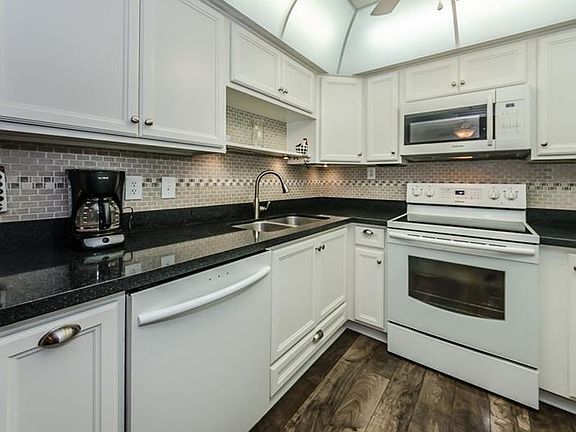 4th image of 2820 Highlands Blvd APT B