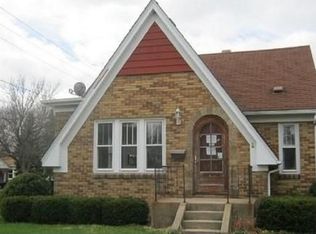 943 5th St, Aurora, IL 60505