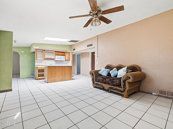 5th image of 325 W Santa Paula St