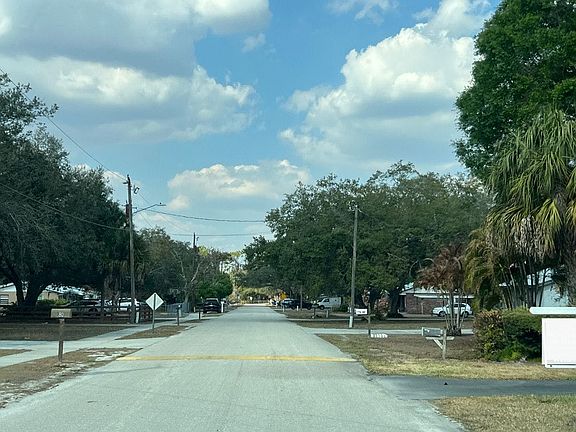 5th image of 260 Fraser Ave