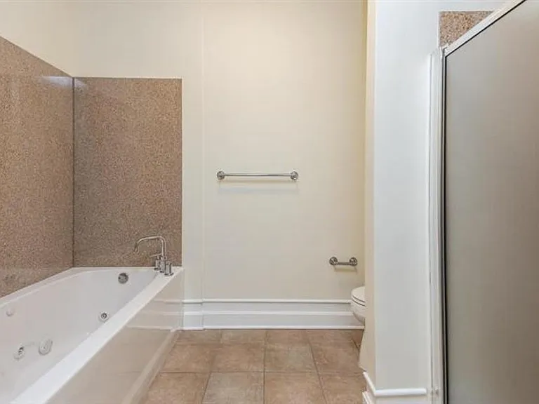 648 Riverside Dr #319 — Photo 10