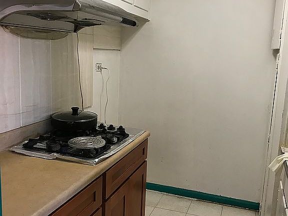 5th image of 14430 Sanford Ave