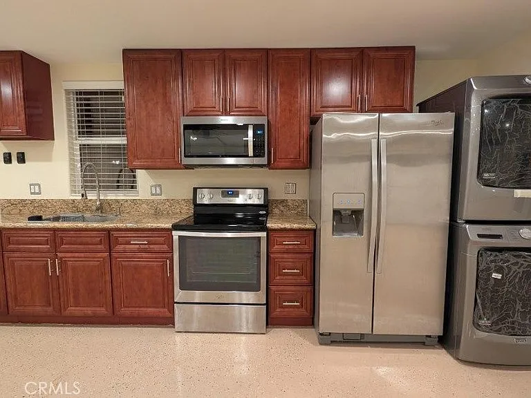 1167 Judson St — Photo 3
