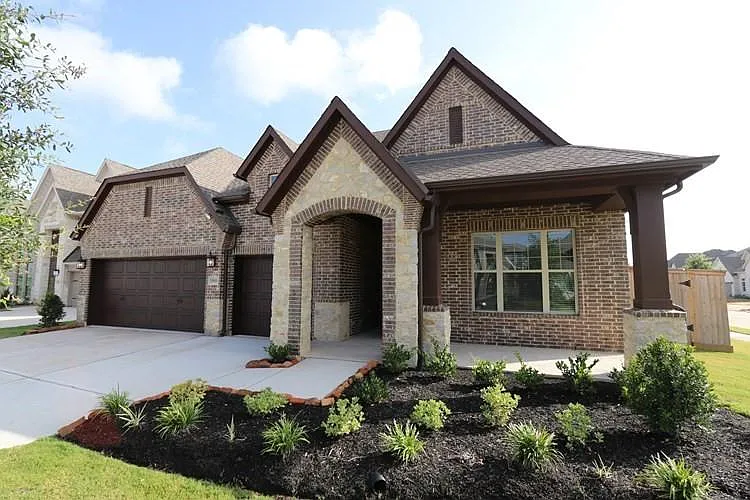 4 bed, 3.0 bath, 2898 sqft, $3,500 — Photo 2