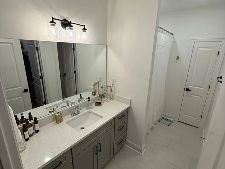 714 Southview Dr #716 — Photo 3
