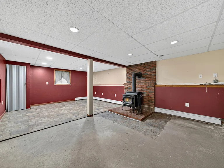 76 Maureen Dr — Photo 33