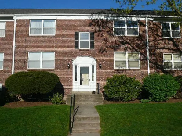 40 Arnold Way, West Hartford, CT 06119