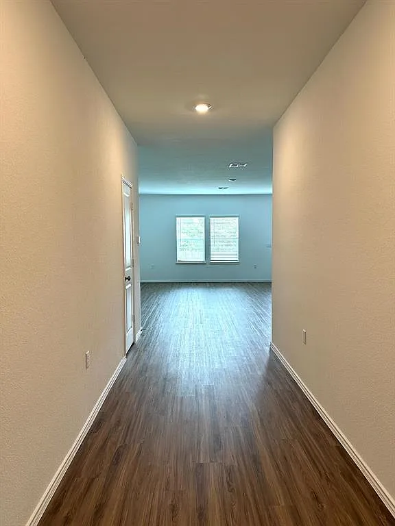 4 bed, 2.5 bath, 1984 sqft, $2,099 — Photo 3