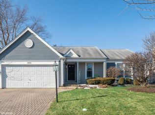 1094 Baybrook Ln, Carol Stream, IL 60188
