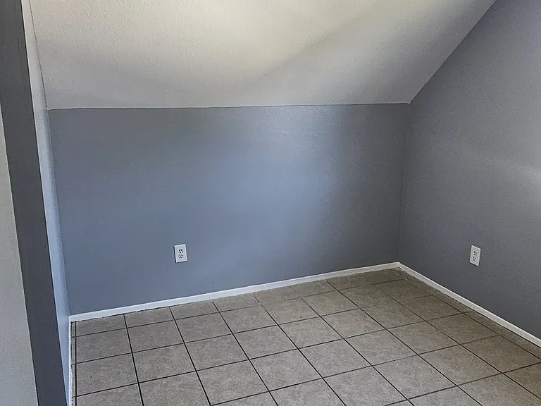 404 Corrine Ct — Photo 7