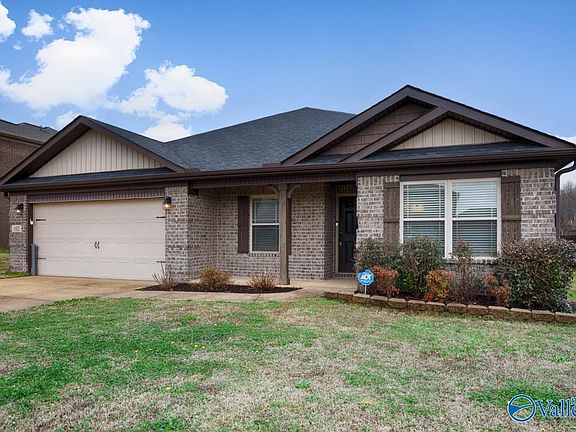 3rd image of 102 Hulsey Ln