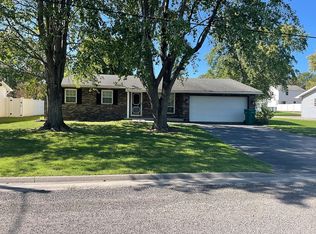 15 N Lincoln St, Smithton, IL 62285