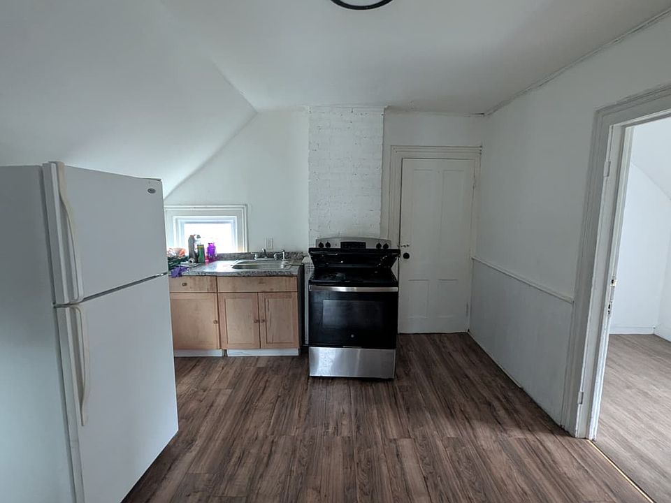 2nd image of 82 Adams St #2