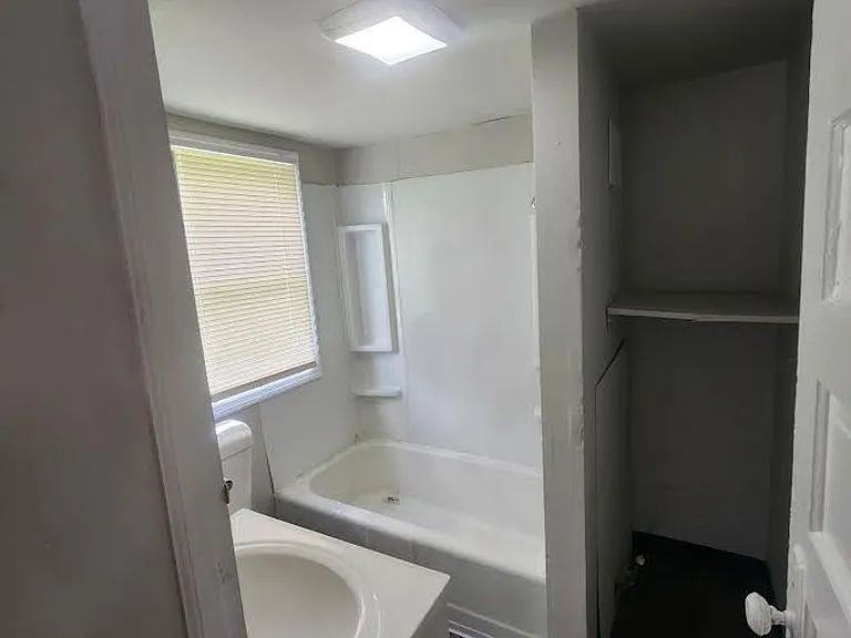 565 S Webster Ave — Photo 4