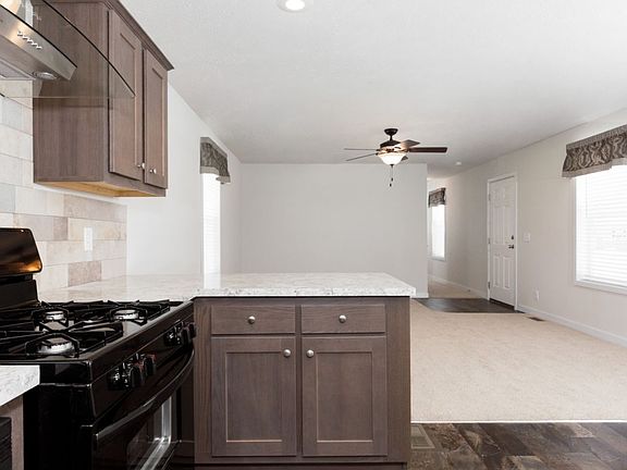 5th image of 228 Golfview Ct #200