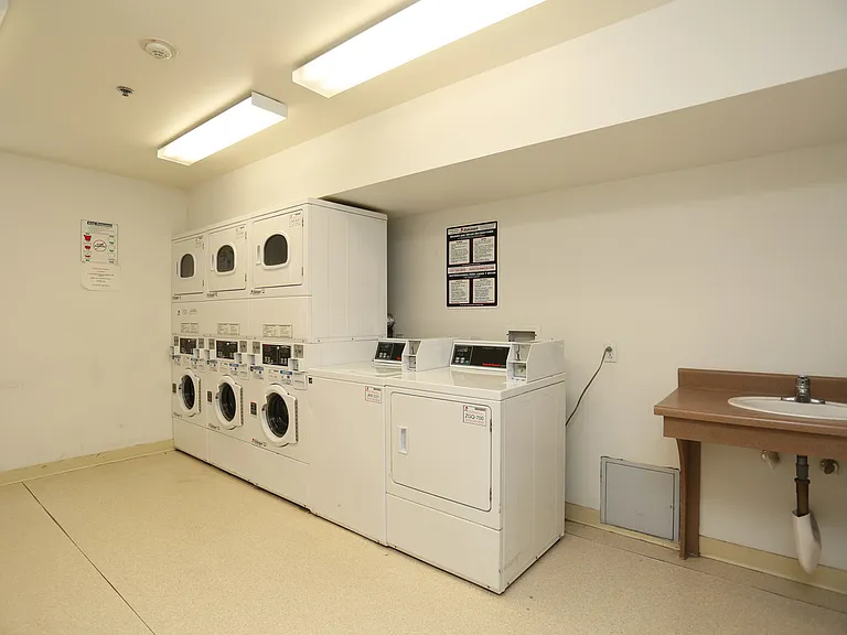 Castaic Lake Senior Apts — Photo 18