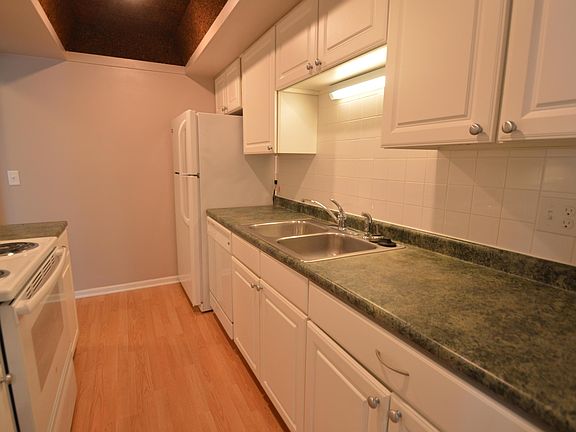 5th image of 892 Chatham Ln Unit K