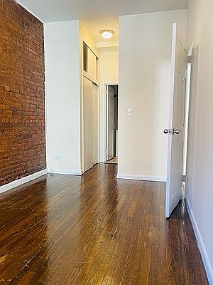 4th image of 304 E 81st St #3