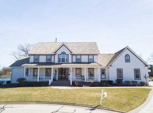 1481 Minard Ln, Libertyville, IL 60048