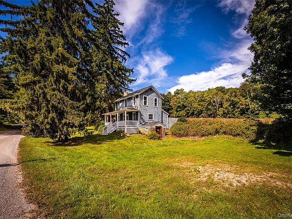 3rd image of 672 Tower Hill Road