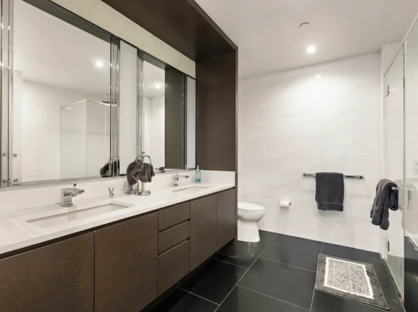 50 Riverside Boulevard image 9 of 26