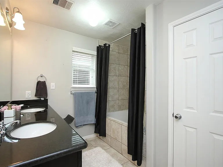 8517 Sunset Loch Dr — Photo 15