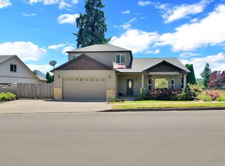 1427 Dogwood Ave, Cottage Grove, OR 97424