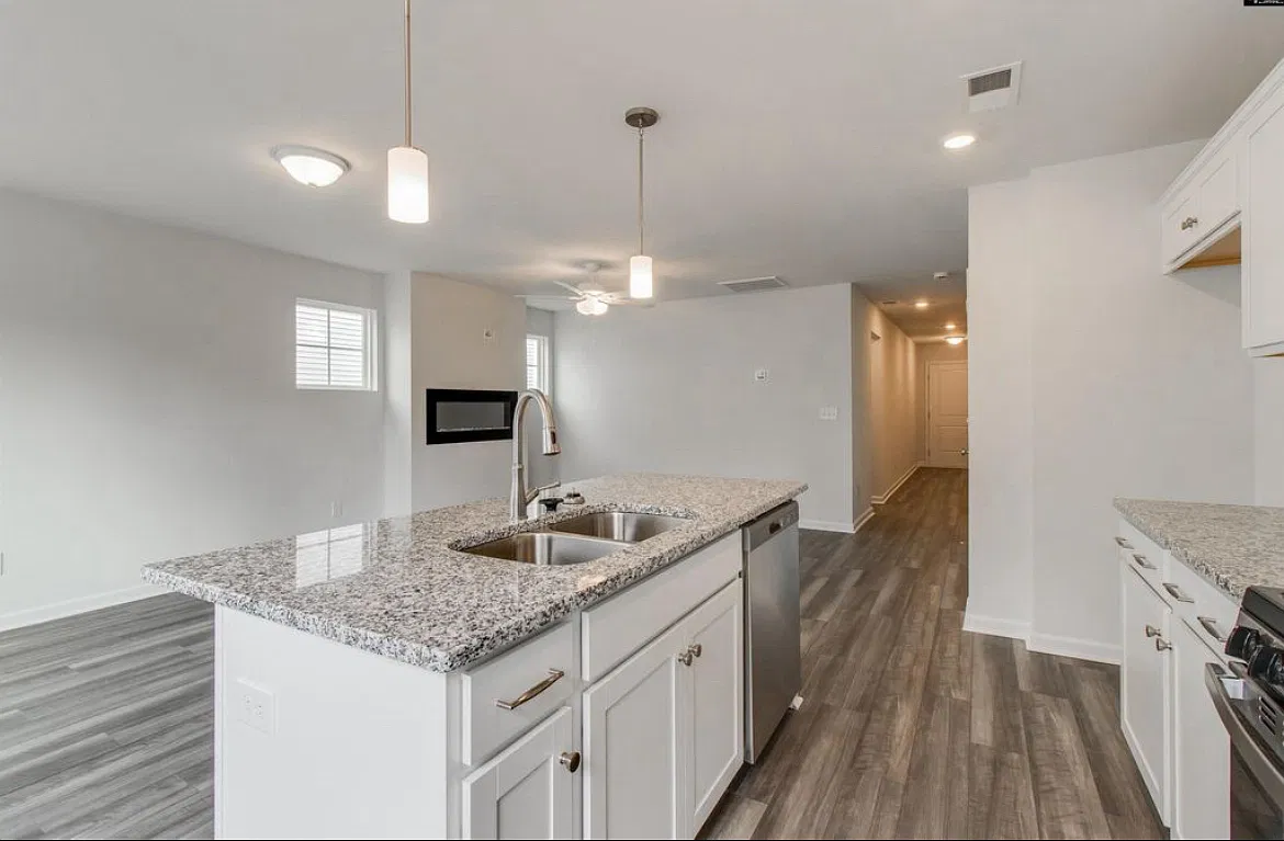 3 bed, 2.5 bath, 1672 sqft, $1,950 — Photo 4