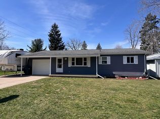 631 N Madison St, Perry, MI 48872