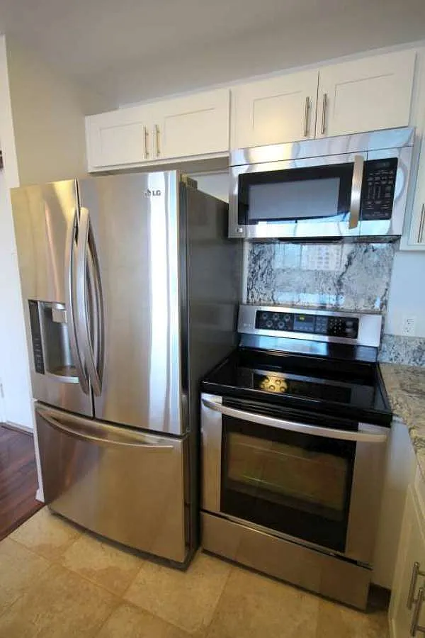 Upgraded 1 Bedroom, 1 Bathroom, 1 Parking-condo in Kukui Plaza! — Photo 1