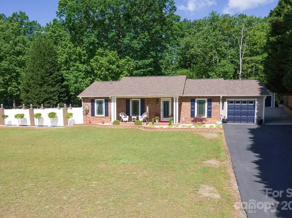 3695 Dorothys Ln, Newton, NC 28658