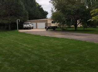 9523 Canal Rd, North Platte, NE 69101