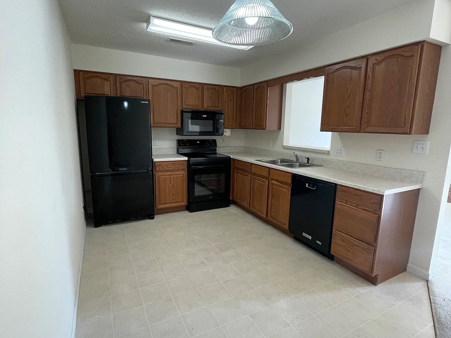 2 bed, 984 sqft, $1,800 — Photo 4
