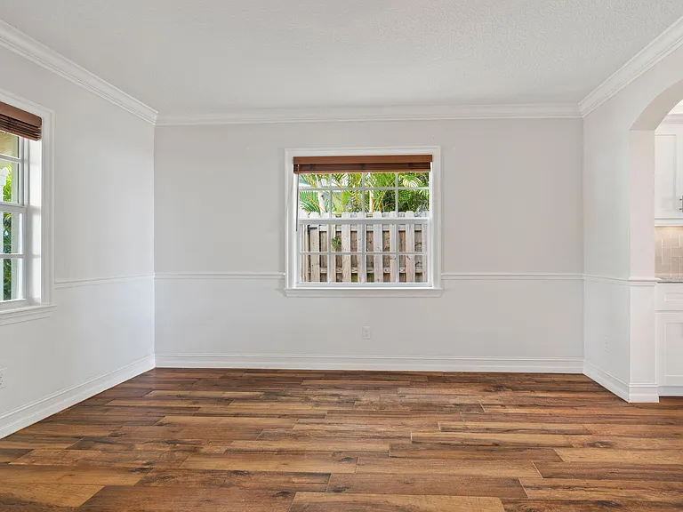 17735 Carver Ave — Photo 6