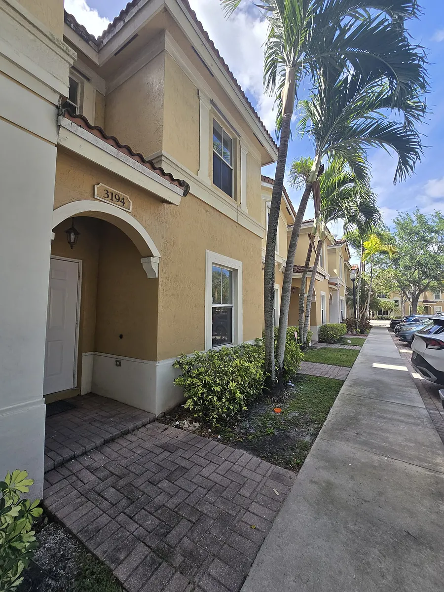 Building Photo - 3194 SW 128th Ter #143