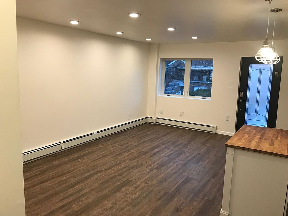 LARGE OPEN CONCEPT LIVING ROOM