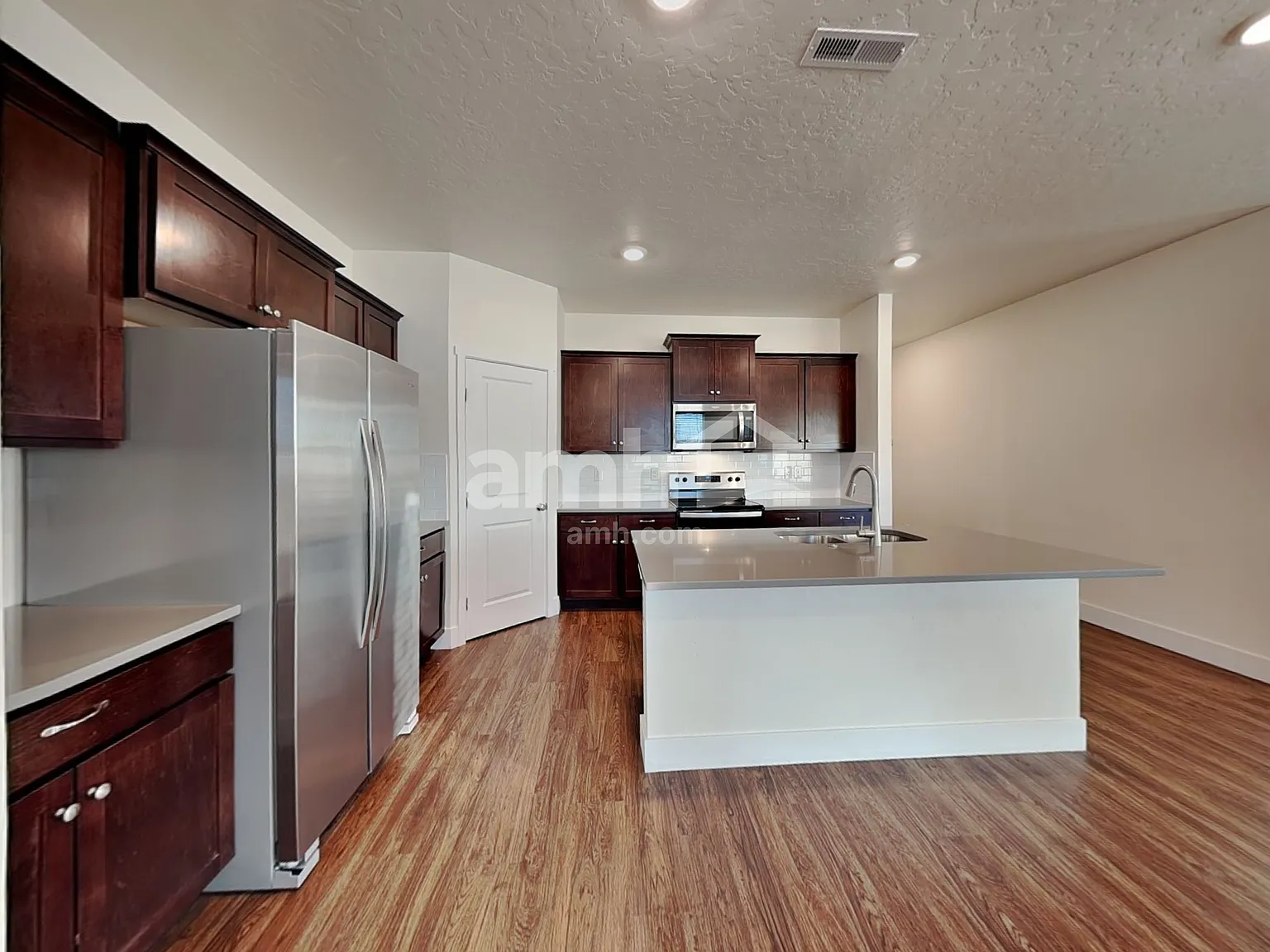 3 bed, 2.0 bath, 1721 sqft, $2,675 — Photo 4