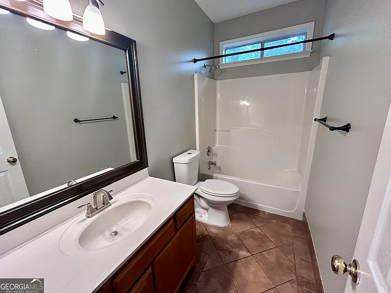 140 Piedmont Dr — Photo 17