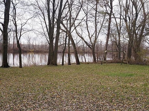 4th image of 9070 Lake Forest Dr