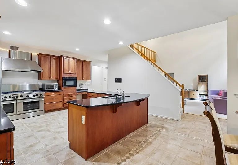 8 Pring Ct — Photo 11
