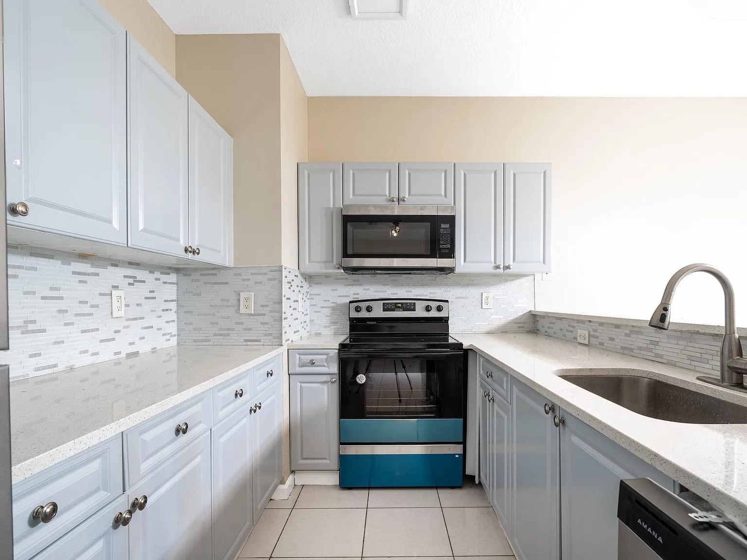 3 bed, 2.0 bath, 1151 sqft, $2,599 — Photo 4