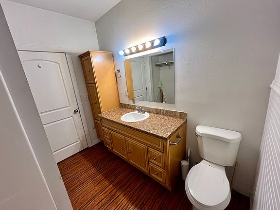 5th image of 209 E Sprague Ave #211