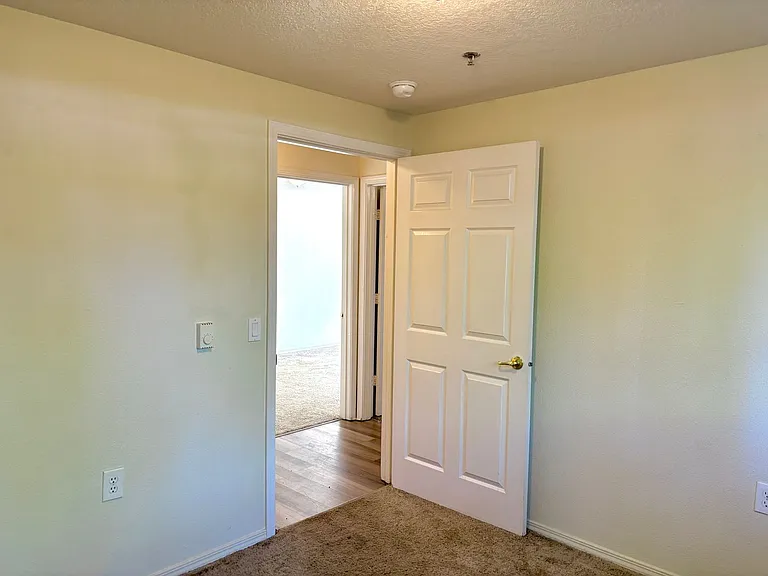 10211 N Lombard St — Photo 20