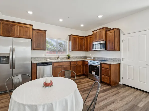 Astoria Place