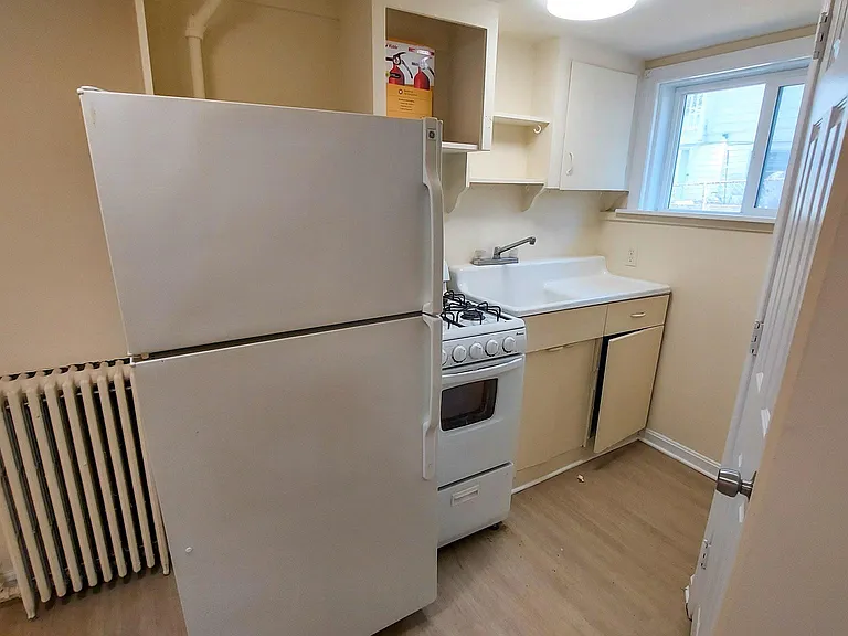 228 Manor Cir #7 — Photo 12