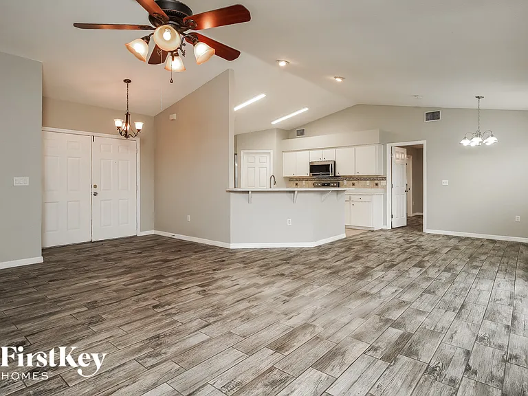 835 Summer Glen Dr — Photo 3
